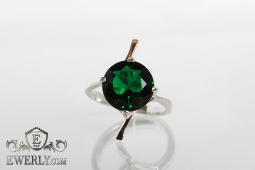 Купить женское кольцо из серебра с зелёным камнем