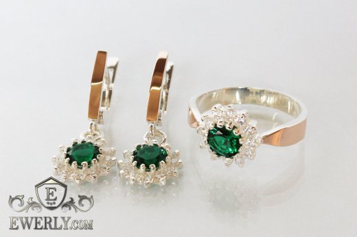 Купити комплект: кільце і сережки зі срібла з зеленими каменями