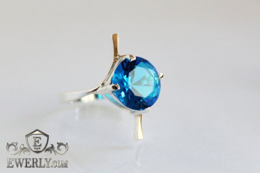 Купить женское кольцо из серебра с синим камнем