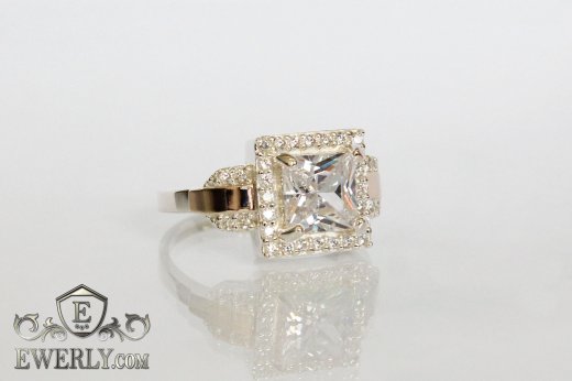 Купить серебряное кольцо для женщины с белым камнем