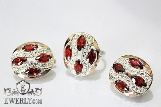 Комплект: серьги и кольцо, купить из серебра с красными камнями