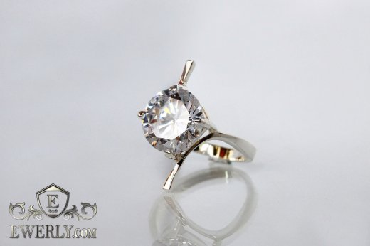 Купить женское кольцо из серебра с белым камнем
