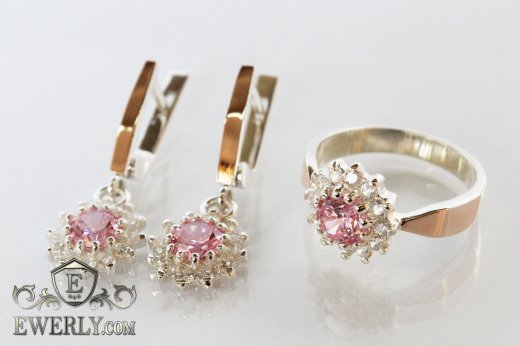 Купить комплект: кольцо и серьги из серебра с розовыми камнями