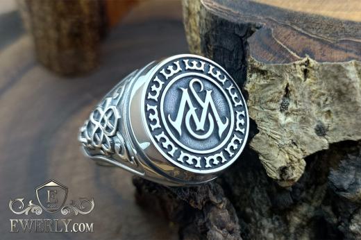 Signet ring with a monogram in a circle and an ornament, фото