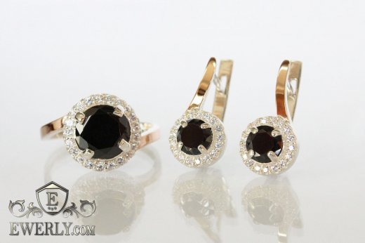 Жіночі кільце і сережки з золотом зі срібла, купити з чорними каменями