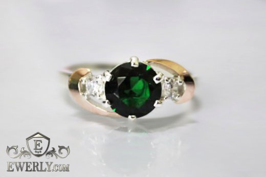 Купить женское кольцо из серебра с зелёным камнем