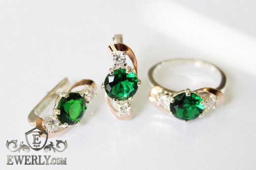Купить серёжки и кольцо из серебра с зелёными камнями для девушек