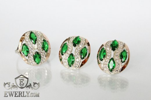 Комплект: серьги и кольцо, купить из серебра с золотом с зелёными камнями