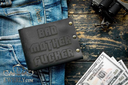 Купити чоловічий гаманець зі шкіри чорний з гравіюванням 11090YZ