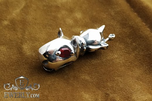 Купити кулон - собачка зі срібла з червоними каменями. Срібна підвіска 925 проби