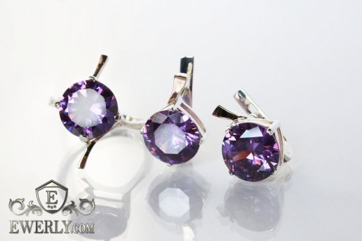 Купить набор: кольцо и серёжки из серебра с фиолетовыми камнями