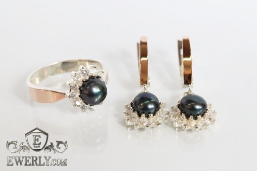 Комплект: срібний перстень і сережки з чорним перлами (штучним)