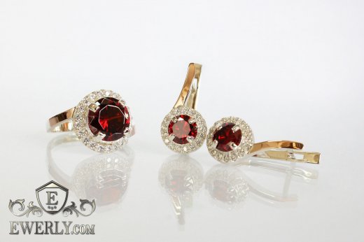 Женские  кольцо и серьги с золотом из серебра, купить с камнями цвета-гранат
