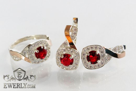 Серебряные серёжки и кольцо, купить с красными камнями для девушки