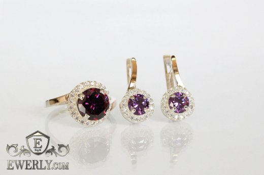 Женские  кольцо и серьги с золотом из серебра, купить с камнями цвета-аметист